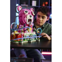 LEGO Fortnite 77082 Tana Strana, Giocattolo con Modello di Parco Giochi e 6 Minifigure, Regalo per Gamer Bambini da 12 Anni