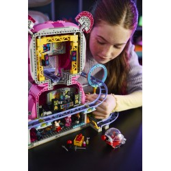 LEGO Fortnite 77082 Tana Strana, Giocattolo con Modello di Parco Giochi e 6 Minifigure, Regalo per Gamer Bambini da 12 Anni