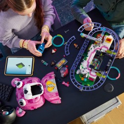 LEGO Fortnite 77082 Tana Strana, Giocattolo con Modello di Parco Giochi e 6 Minifigure, Regalo per Gamer Bambini da 12 Anni