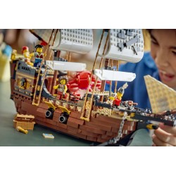 LEGO Creator 3in1 31387 Iconica Nave da Pirata, Giocattolo Trasformabile in Castello o in 2 Barche Gemelle, Regalo Bambini 9+