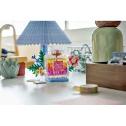 LEGO Creator 31383 3in1 Boccetta di Profumo con Decorazione Floreale, Gioco da 8+ Trasformabile in Vaso da Fiori o Frullato