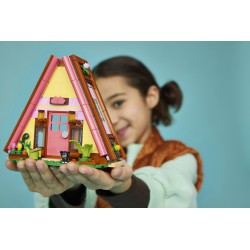 LEGO Friends 42682 Cabina Glamping nella Natura, Casa Giocattolo con 2 Mini Bamboline, Gatto e Accessori, Regalo Bambini 6+