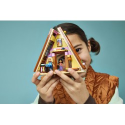 LEGO Friends 42682 Cabina Glamping nella Natura, Casa Giocattolo con 2 Mini Bamboline, Gatto e Accessori, Regalo Bambini 6+