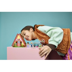 LEGO Friends 42682 Cabina Glamping nella Natura, Casa Giocattolo con 2 Mini Bamboline, Gatto e Accessori, Regalo Bambini 6+