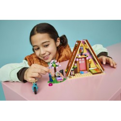 LEGO Friends 42682 Cabina Glamping nella Natura, Casa Giocattolo con 2 Mini Bamboline, Gatto e Accessori, Regalo Bambini 6+
