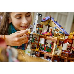 LEGO Friends 42705 Baita nella Foresta Autunnale, Casa Giocattolo con 4 Mini Bamboline, 2 Animali e Accessori, Regalo da 9+