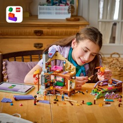 LEGO Friends 42705 Baita nella Foresta Autunnale, Casa Giocattolo con 4 Mini Bamboline, 2 Animali e Accessori, Regalo da 9+