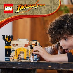 LEGO Indiana Jones 77013 Fuga dalla Tomba Perduta, Gioco con Tempio e Minifigure della Mummia da I Predatori dell'Arca Perduta