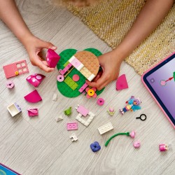 LEGO Gabby's Dollhouse 11212 La Casa in Giardino di Gattina Fatina, Giocattolo con 2 Personaggi e Accessori, Regalo da 4+