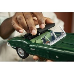 LEGO Icons 11381 Jaguar E-Type, Modellino per Adulti di Auto con Motore 6 Cilindri e Kit di Attrezzi, Regalo da Collezione
