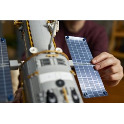 LEGO Icons 11382 Telescopio Spaziale Hubble, Kit di Modellismo STEM 3D per Adulti, Regalo Fai da Te per i Fan dell'Astronomia