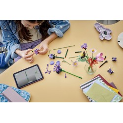 LEGO Botanicals & Editions 11507 Bouquet di Fiori di Olivia Rodrigo con 11 Fiori Artificiali, Idea Regalo per Bambine da 9+