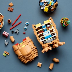 LEGO Ideas 21370 E.T. the Extra-Terrestrial, Kit Modellismo per Adulti con Figura Aliena, Fiori Finti e Mattoncino Luminoso