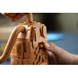 LEGO Ideas 21370 E.T. the Extra-Terrestrial, Kit Modellismo per Adulti con Figura Aliena, Fiori Finti e Mattoncino Luminoso