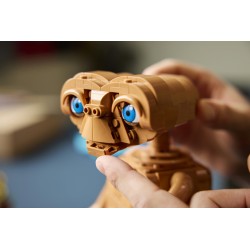 LEGO Ideas 21370 E.T. the Extra-Terrestrial, Kit Modellismo per Adulti con Figura Aliena, Fiori Finti e Mattoncino Luminoso