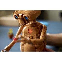 LEGO Ideas 21370 E.T. the Extra-Terrestrial, Kit Modellismo per Adulti con Figura Aliena, Fiori Finti e Mattoncino Luminoso