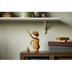 LEGO Ideas 21370 E.T. the Extra-Terrestrial, Kit Modellismo per Adulti con Figura Aliena, Fiori Finti e Mattoncino Luminoso