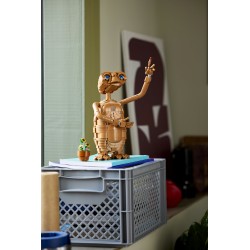 LEGO Ideas 21370 E.T. the Extra-Terrestrial, Kit Modellismo per Adulti con Figura Aliena, Fiori Finti e Mattoncino Luminoso