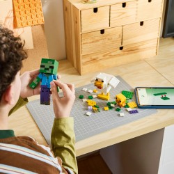 LEGO Minecraft 21582 Fantino di Polli, Giocattolo 3D con 3 Personaggi, Decorazione Cameretta, Regalo per Gamer e Bambini 9+