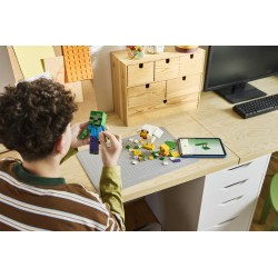 LEGO Minecraft 21582 Fantino di Polli, Giocattolo 3D con 3 Personaggi, Decorazione Cameretta, Regalo per Gamer e Bambini 9+