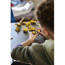LEGO Technic 42233 Macchine Potenti, Scatole a Sorpresa con 1 di 8 Giocattoli Casuali da Collezione, Regali per Bambini da 7+