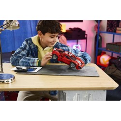 LEGO Technic 42235 Auto Ferrari 488 PISTA, Macchina Giocattolo con Motore V8, Sterzo e Differenziale, Regalo per Bambini 9+