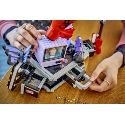 LEGO Editions 43030 La Valigetta Segreta di Olivia Rodrigo, Valigia Giocattolo con Microfono, Disco, Megafono, TV, Regalo 10+
