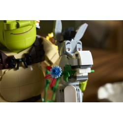 LEGO 72423 Shrek, Ciuchino e Gatto con gli Stivali, Kit Modellismo per Adulti da Esposizione con 3 Personaggi, Regalo per Fan