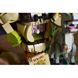 LEGO 72423 Shrek, Ciuchino e Gatto con gli Stivali, Kit Modellismo per Adulti da Esposizione con 3 Personaggi, Regalo per Fan