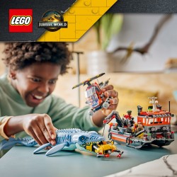 LEGO Jurassic World 77983 Attacco alla Barca del Dinosauro Mosasaurus, Giocattolo con Nave, Dinosauro e Elicottero, Regalo 7+