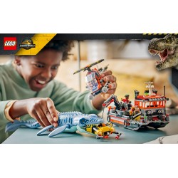 LEGO Jurassic World 77983 Attacco alla Barca del Dinosauro Mosasaurus, Giocattolo con Nave, Dinosauro e Elicottero, Regalo 7+