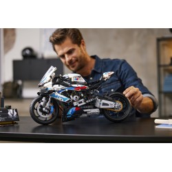 LEGO Technic 42130 BMW M 1000 RR, Moto per Adulti da Costruire, Idea Regalo da Collezione, Modellino Replica Superbike