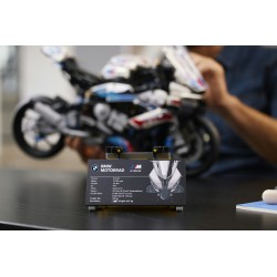 LEGO Technic 42130 BMW M 1000 RR, Moto per Adulti da Costruire, Idea Regalo da Collezione, Modellino Replica Superbike