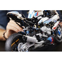 LEGO Technic 42130 BMW M 1000 RR, Moto per Adulti da Costruire, Idea Regalo da Collezione, Modellino Replica Superbike