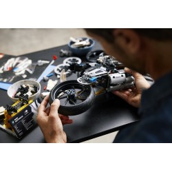 LEGO Technic 42130 BMW M 1000 RR, Moto per Adulti da Costruire, Idea Regalo da Collezione, Modellino Replica Superbike