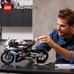 LEGO Technic 42130 BMW M 1000 RR, Moto per Adulti da Costruire, Idea Regalo da Collezione, Modellino Replica Superbike
