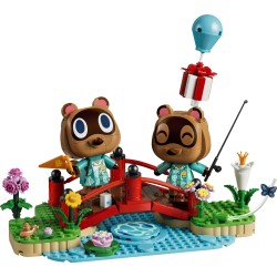 LEGO 77059 Animal Crossing Una Giornata all'Aria Aperta per Mirco e Marco, Action Figure di Procioni con Accessori, Regalo 10+