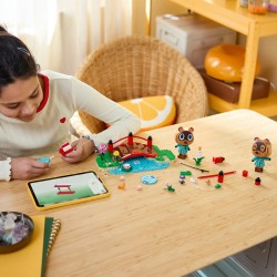 LEGO 77059 Animal Crossing Una Giornata all'Aria Aperta per Mirco e Marco, Action Figure di Procioni con Accessori, Regalo 10+