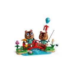 LEGO 77059 Animal Crossing Una Giornata all'Aria Aperta per Mirco e Marco, Action Figure di Procioni con Accessori, Regalo 10+