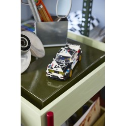 LEGO 77263 Speed Champions BMW M3 (E30), Macchina Giocattolo con Minifigure da Collezione, Regalo per Bambini e Fan da 9 Anni