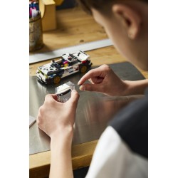 LEGO 77263 Speed Champions BMW M3 (E30), Macchina Giocattolo con Minifigure da Collezione, Regalo per Bambini e Fan da 9 Anni