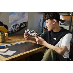 LEGO 77263 Speed Champions BMW M3 (E30), Macchina Giocattolo con Minifigure da Collezione, Regalo per Bambini e Fan da 9 Anni