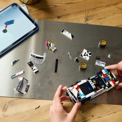 LEGO 77263 Speed Champions BMW M3 (E30), Macchina Giocattolo con Minifigure da Collezione, Regalo per Bambini e Fan da 9 Anni