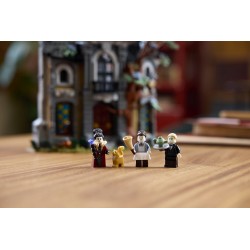 LEGO Icons 11383 Maniero della Sindaca, Modellino di Casa per Adulti con Interni in Stile Gotico e 3 Minifigure, Idea Regalo