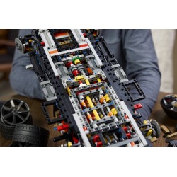LEGO Technic 42232 Hypercar Koenigsegg Sadair's Spear, Kit di Modellismo per Adulti, Regalo STEM per i Fan dell'Automobilismo