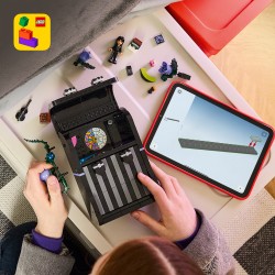 LEGO Wednesday 76787 Zaino di Mercoledì, Giocattolo con Portafoto, Mini Bambolina e Figura di Mano, Regalo per Bambini da 9+