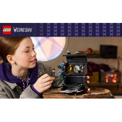 LEGO Wednesday 76787 Zaino di Mercoledì, Giocattolo con Portafoto, Mini Bambolina e Figura di Mano, Regalo per Bambini da 9+