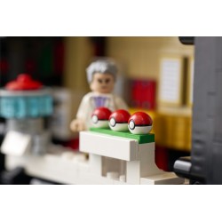 LEGO Pokémon 72154 Momenti Allenatore Iconici: Poké Ball, Kit per Adulti con Pikachu, Eevee e 2 Minifigure, Regalo per Gamer