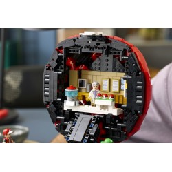 LEGO Pokémon 72154 Momenti Allenatore Iconici: Poké Ball, Kit per Adulti con Pikachu, Eevee e 2 Minifigure, Regalo per Gamer
