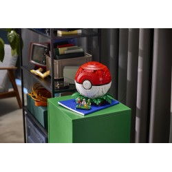 LEGO Pokémon 72154 Momenti Allenatore Iconici: Poké Ball, Kit per Adulti con Pikachu, Eevee e 2 Minifigure, Regalo per Gamer